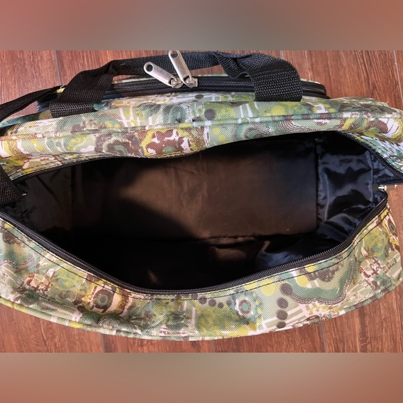 Volcano duffle, gym, overnight, or travel bag. In like new condition! Green. - Picture 7 of 16